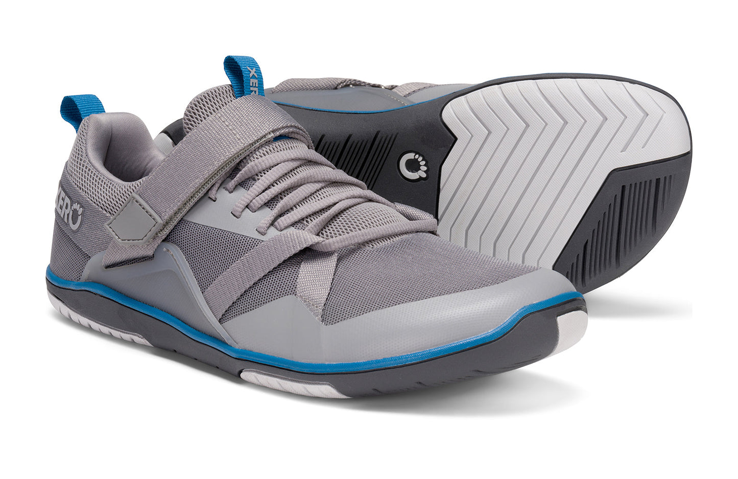 Xero Shoes Canada, specifically barefoot running shoes Canada. These minimalist shoes have flexible soles, wide toe boxes, and zero drop. Pair view of Xero Men's Forza Trainer in Frost Gray. A stable training shoe.
