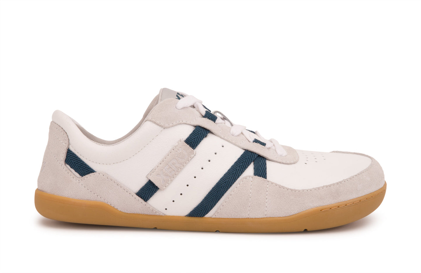 Xero Shoes Canada, specifically men’s barefoot shoes Canada. These minimalist shoes have flexible soles, wide toe boxes, and zero drop. Lateral side view of Xero Men's Kelso in White. Leather and suede court-style shoe.
