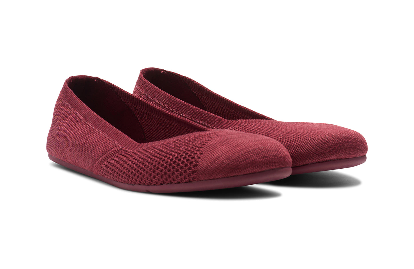 Xero Shoes Canada, specifically women’s barefoot shoes Canada. These minimalist shoes have flexible soles, wide toe boxes, and zero drop. Angled view of Xero Women's Phoenix Knit in Tibetan Red. Women's casual flat.