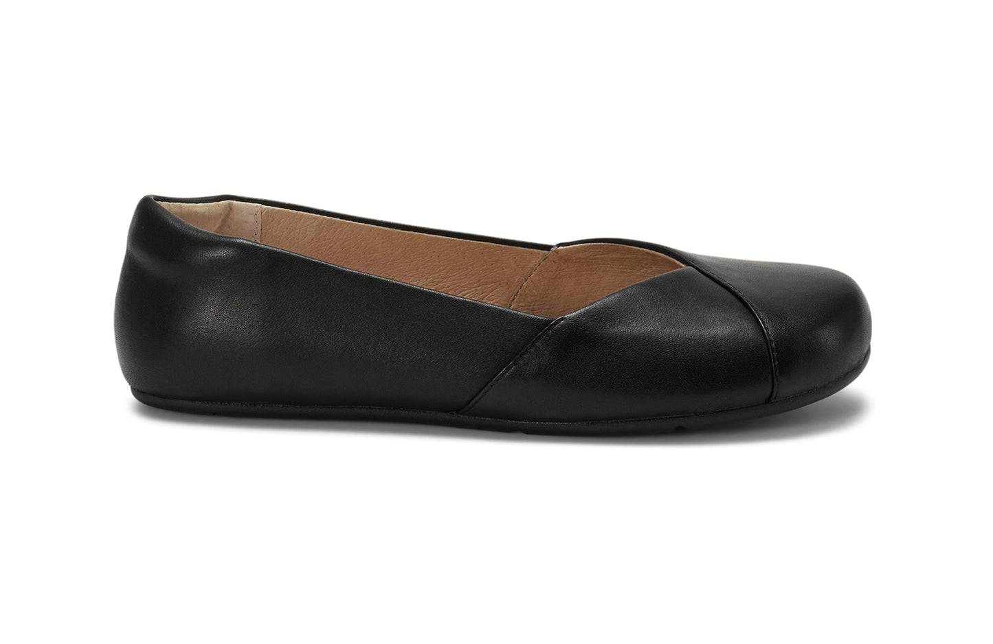 Xero Shoes Canada, specifically women’s barefoot shoes Canada. These minimalist shoes have flexible soles, wide toe boxes, and zero drop. Lateral side view of Xero Women's Phoenix Leather in Black. Women's elegant flat.