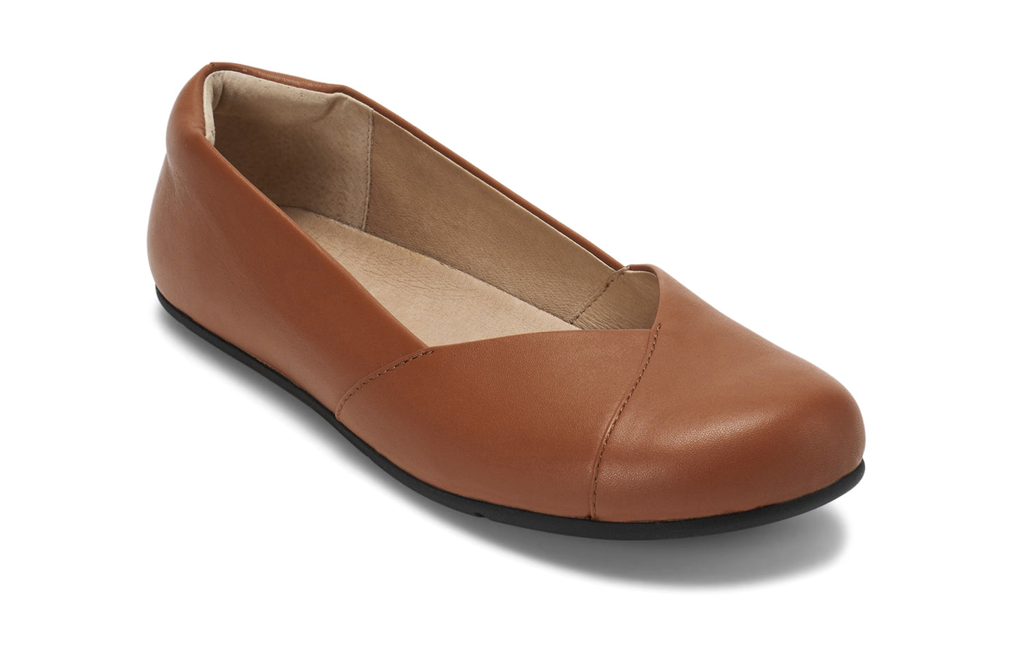 Xero Shoes Canada, specifically women’s barefoot shoes Canada. These minimalist shoes have flexible soles, wide toe boxes, and zero drop. Angled view of Xero Women's Phoenix Leather in Smooth Brown. Women's elegant flat.