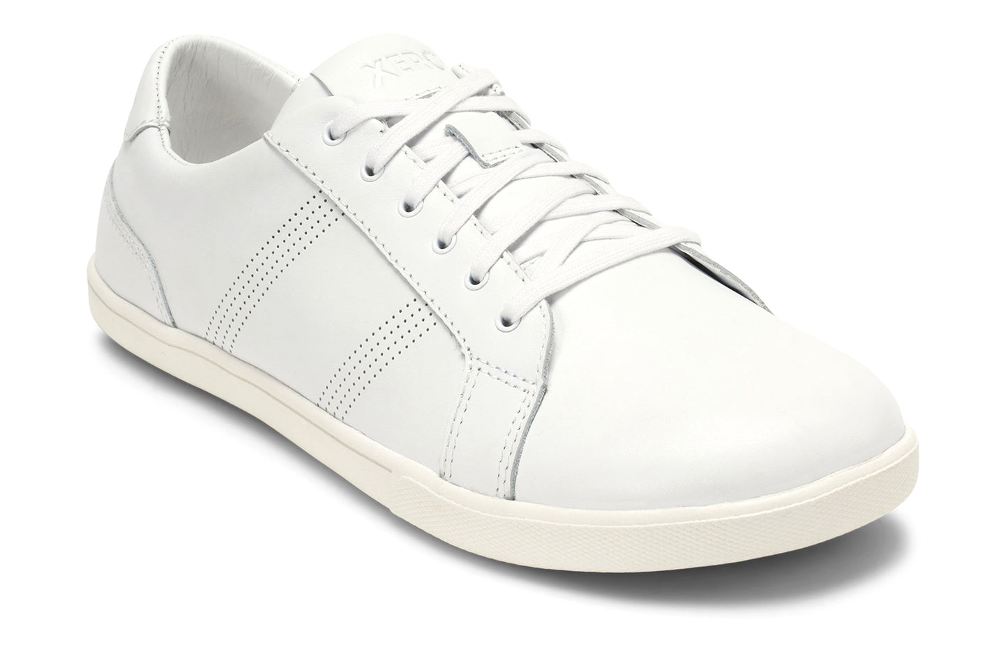 Xero Shoes Canada, specifically men’s barefoot shoes Canada. These minimalist shoes have flexible soles, wide toe boxes, and zero drop. Angled view of Men's Dillon Leather in White. A classic leather sneaker.
