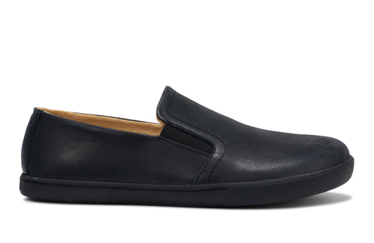 Xero Shoes Canada, specifically men’s barefoot shoes Canada. These minimalist shoes have flexible soles, wide toe boxes, and zero drop. Side view of Xero Men's Dilllon Leather Loaer in Black. Dressy flat. 
