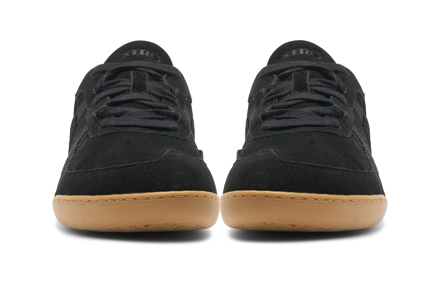Xero Shoes Canada, specifically men’s barefoot shoes Canada. These minimalist shoes have flexible soles, wide toe boxes, and zero drop. Front view of Xero Men's Kelso in Black/Gum. Leather and suede court-style shoe. 