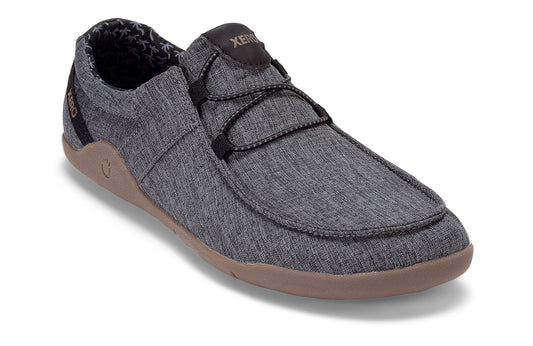 Xero Shoes Canada, specifically men’s barefoot shoes Canada. These minimalist shoes have flexible soles, wide toe boxes, and zero drop. Angled view of Xero Men's Kona in Asphalt. Moccasin inspired casual shoe. 