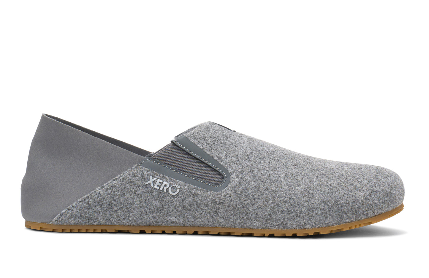 Xero Shoes Canada, specifically men’s barefoot shoes Canada. These minimalist shoes have flexible soles, wide toe boxes, and zero drop. Side view of Xero Men's Pagosa in Light Gray. Lightweight slipper. 