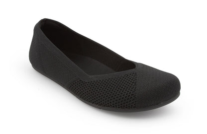 Xero Shoes Canada, specifically women’s barefoot shoes Canada. These minimalist shoes have flexible soles, wide toe boxes, and zero drop. Angled view of Xero Women's Phoenix Knit in Black. Women's casual flat. 