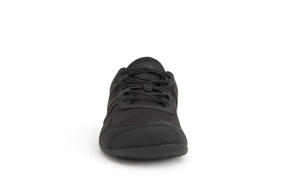 Xero Barefoot Shoes sold in Ontario, Canada. These minimalist shoes have flexible soles, wide toe boxes, and zero drop. Front view of Xero Men's Prio in Black. A running and fitness shoe. 