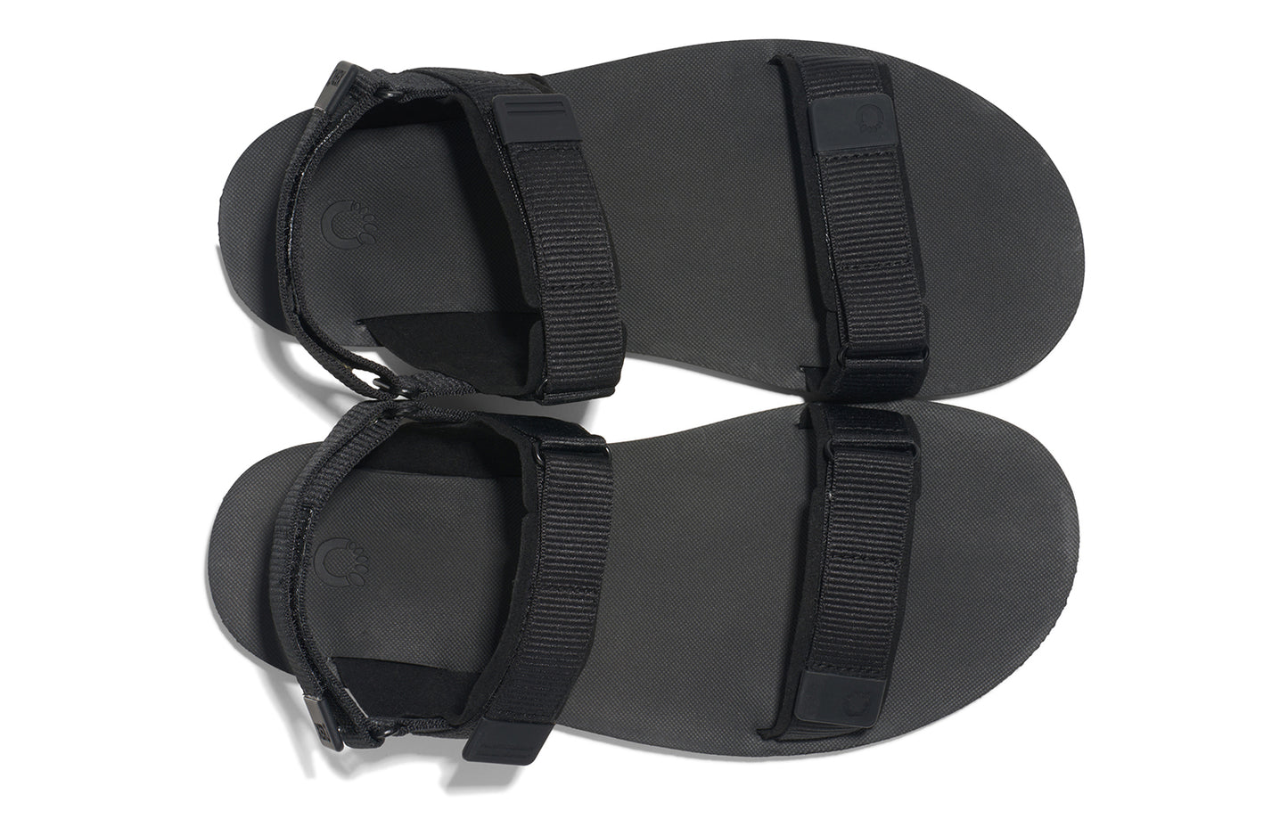 Xero Shoes Canada, specifically men’s barefoot shoes Canada. These minimalist shoes have flexible soles, wide toe boxes, and zero drop. Top view of Xero Men's D-Trail in Black/Asphalt, a versatile hiking sandal.