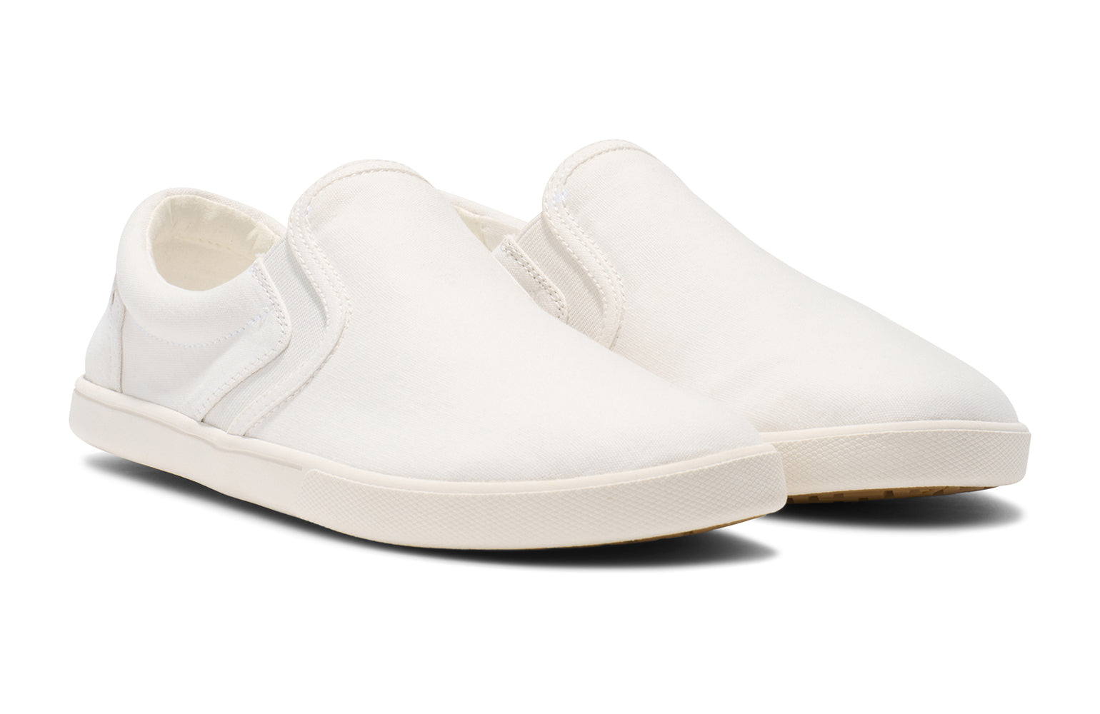 Xero Shoes Canada, specifically men’s barefoot shoes Canada. These minimalist shoes have flexible soles, wide toe boxes, and zero drop. Angled view of Xero Men's Dillon Canvas Slip-On in White. Slip-on sneaker. 