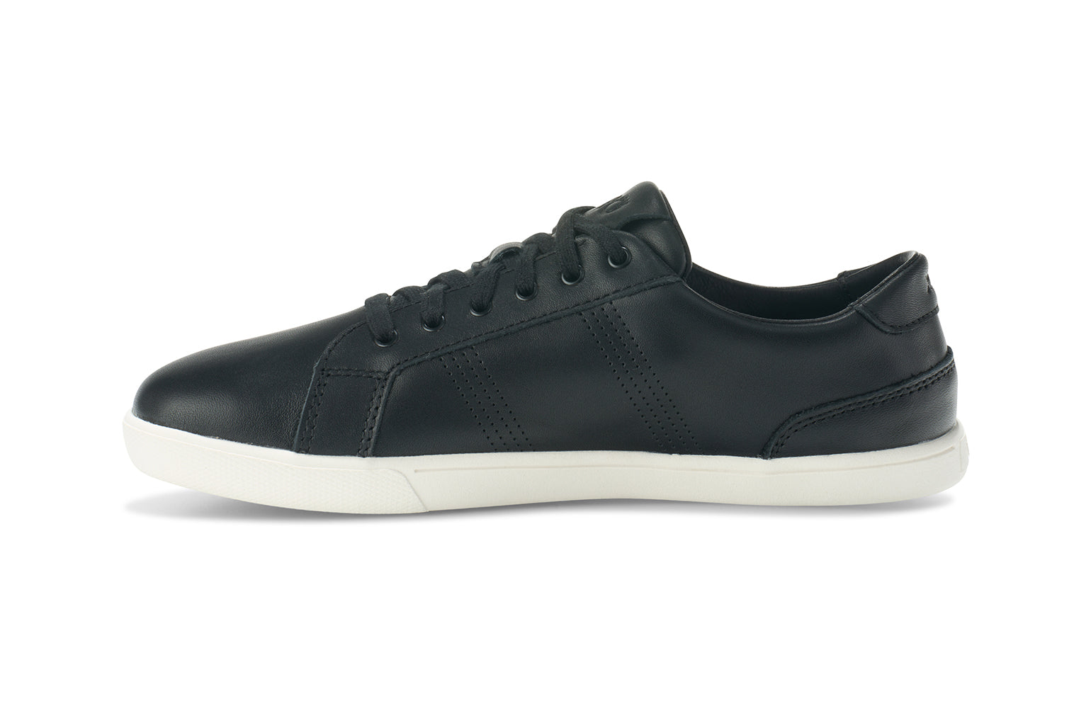 Xero Shoes Canada, specifically men’s barefoot shoes Canada. These minimalist shoes have flexible soles, wide toe boxes, and zero drop. Side view of Dillon Leather in Black. A classic leather sneaker. 