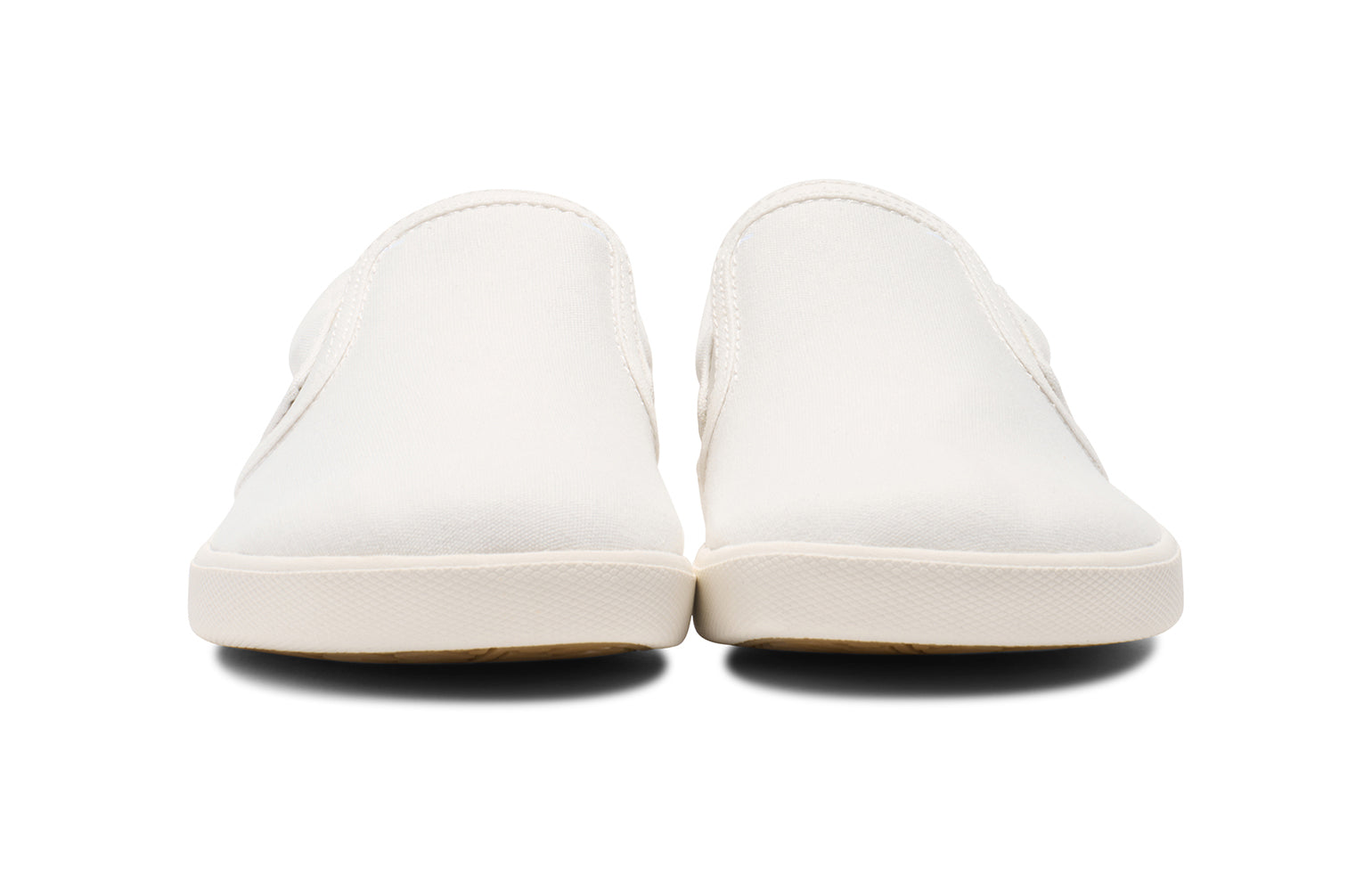 Xero Shoes Canada, specifically women’s barefoot shoes Canada. These minimalist shoes have flexible soles, wide toe boxes, and zero drop. Front view of Xero Women's Dillon Canvas Slip-On in White. Slip-on sneaker. 